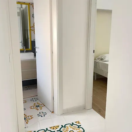 Eliana Holiday Sorrento アパート *