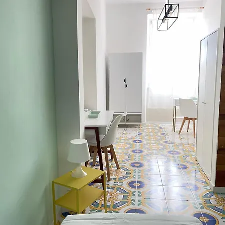 Eliana Holiday Sorrento アパート *