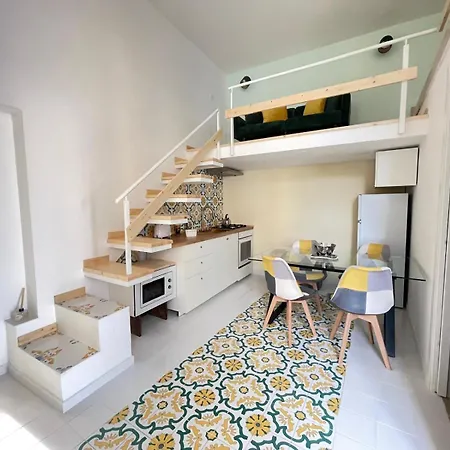 Eliana Holiday Sorrento アパート