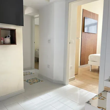 Eliana Holiday Sorrento アパート